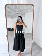 Load image into Gallery viewer, THE TIE ME A BOW MIDI DRESS
