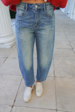 Load image into Gallery viewer, THE BARREL JEANS
