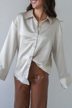 Load image into Gallery viewer, SAMPLE SALE-- THE CLARE TOP
