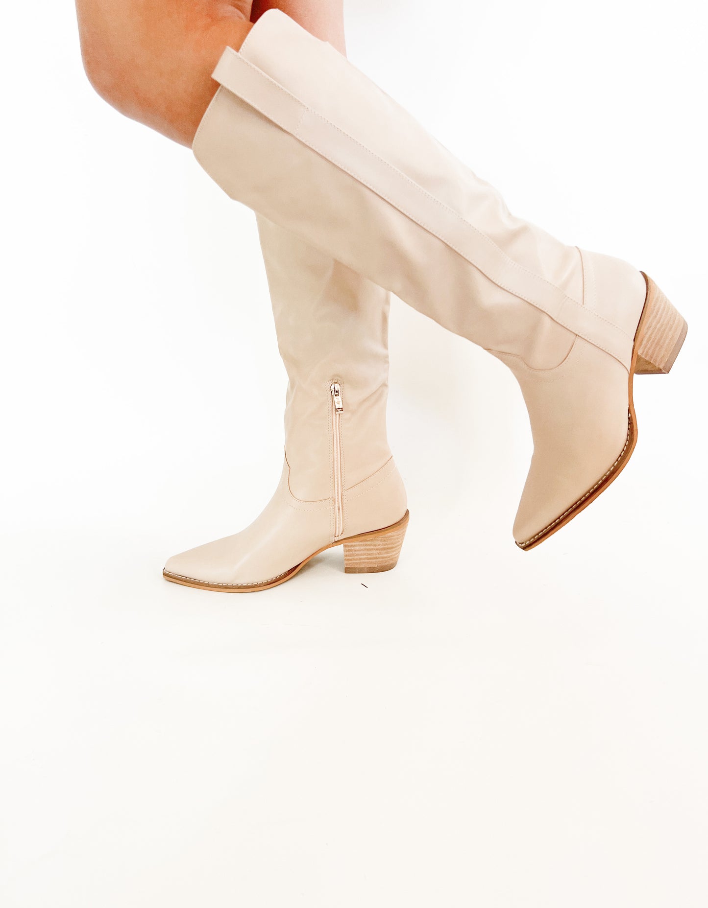 THE CLASSIC BOOTS - BEIGE