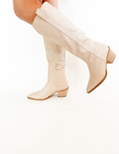 Load image into Gallery viewer, THE CLASSIC BOOTS - BEIGE
