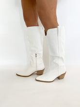 Load image into Gallery viewer, THE CLASSIC BOOTS - WHITE
