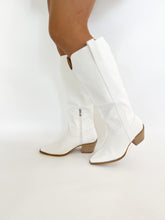 Load image into Gallery viewer, THE CLASSIC BOOTS - WHITE
