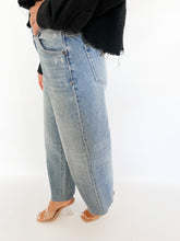 Load image into Gallery viewer, THE BOYFRIEND JEANS
